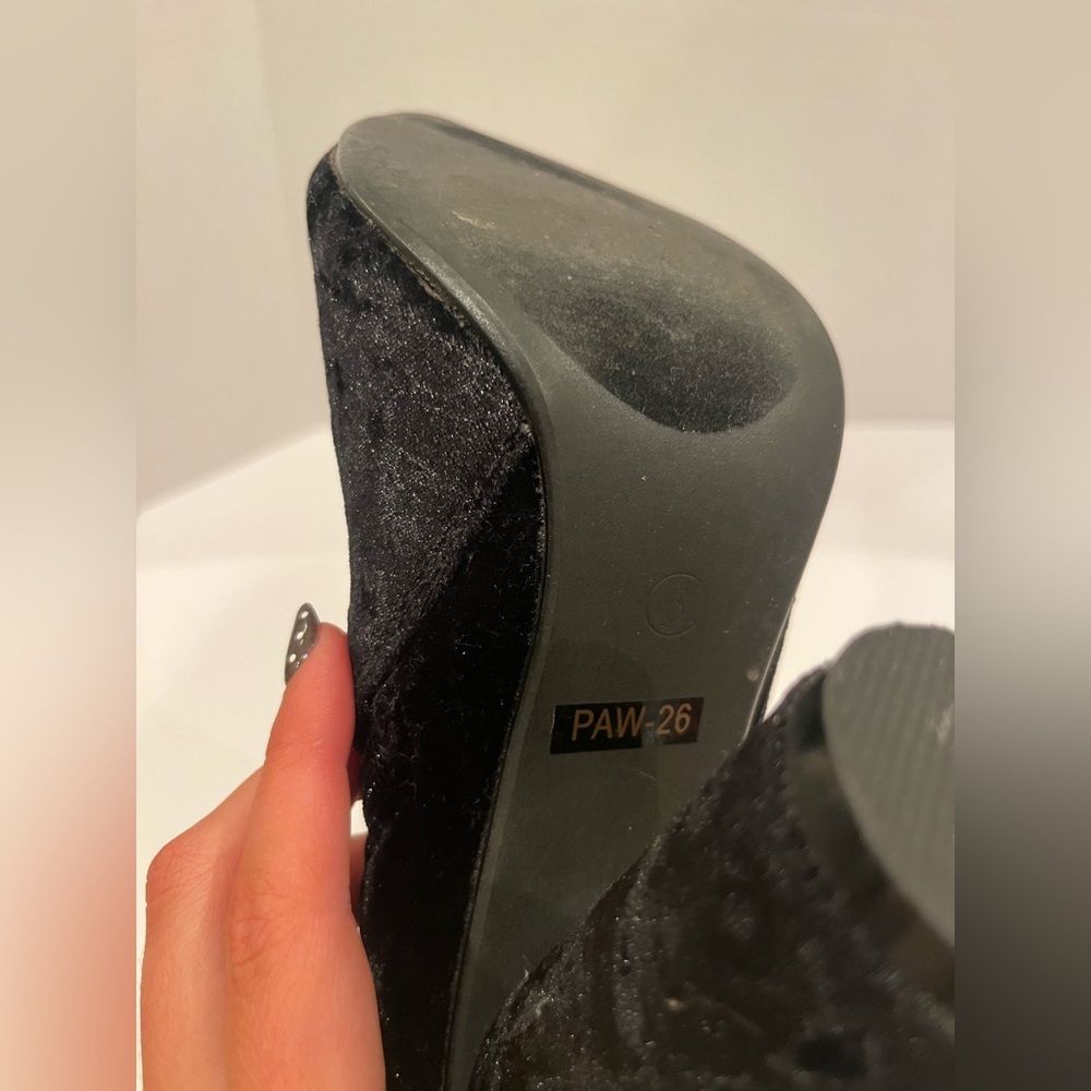 Cape Robbin crushed velvet chunky ankle boot black ladies 6 - Picture 5 of 5